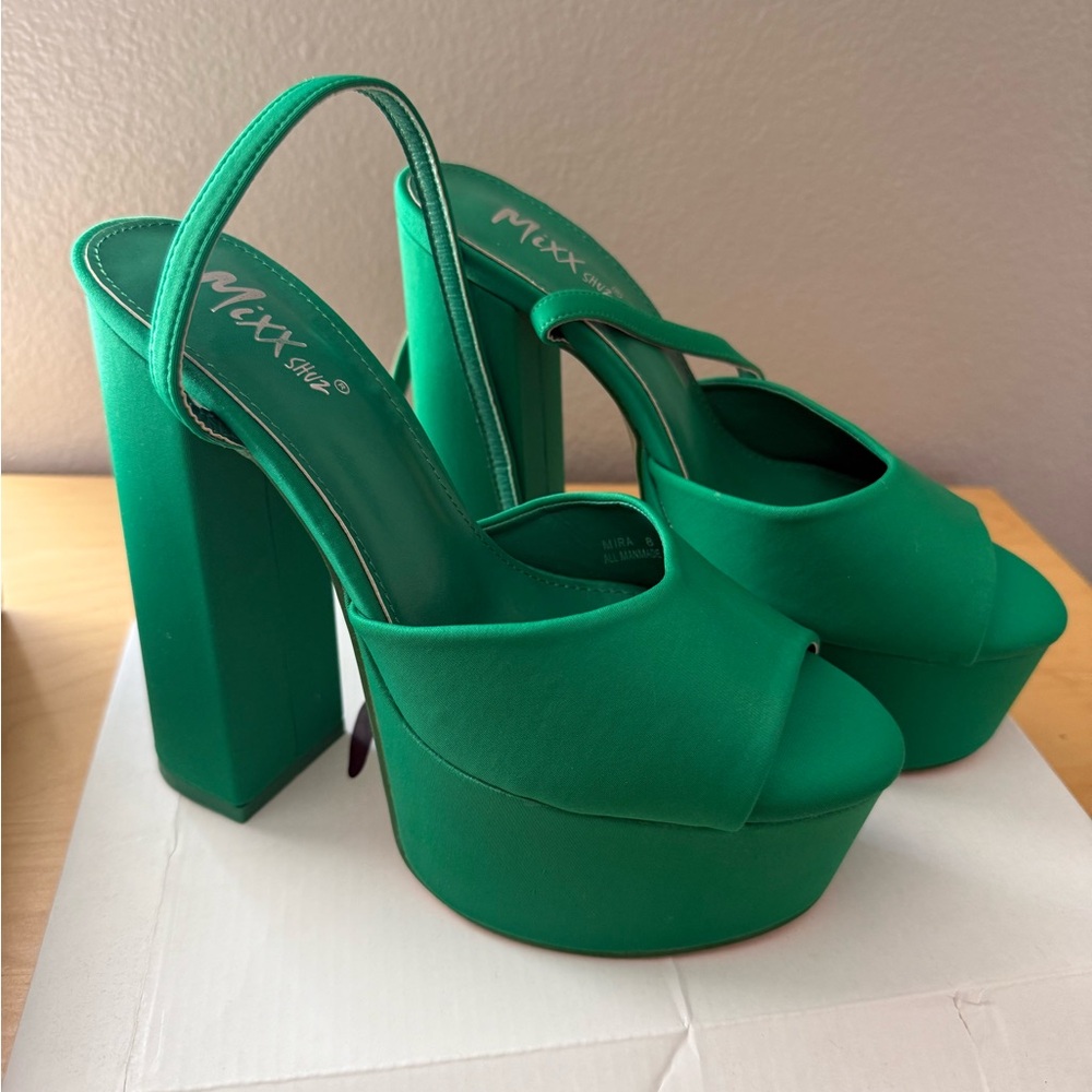 Mixx Shuz Green Platform Sandals Chunky Heel